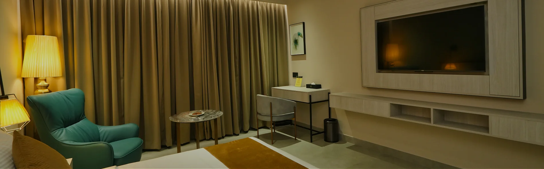 Romantic Getaway with Signature Room Package at mesta hotel